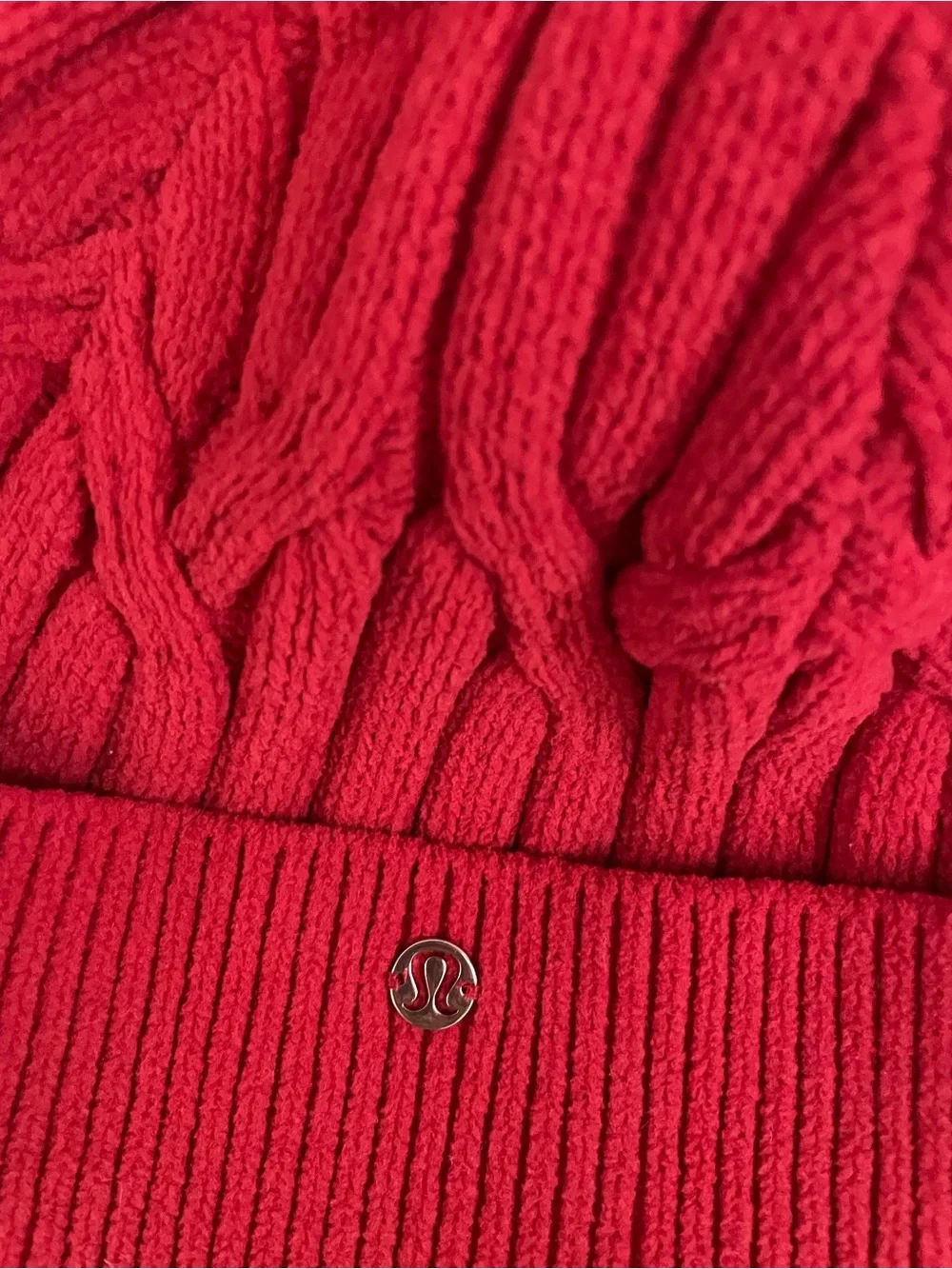 Lululemon NWT Cable Knit Red Pom-Pom Beanie dark red